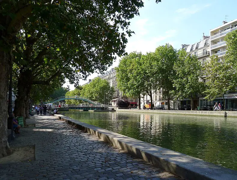 Paris canal Saint-Martin quai de Jemmapes quai de Valmy