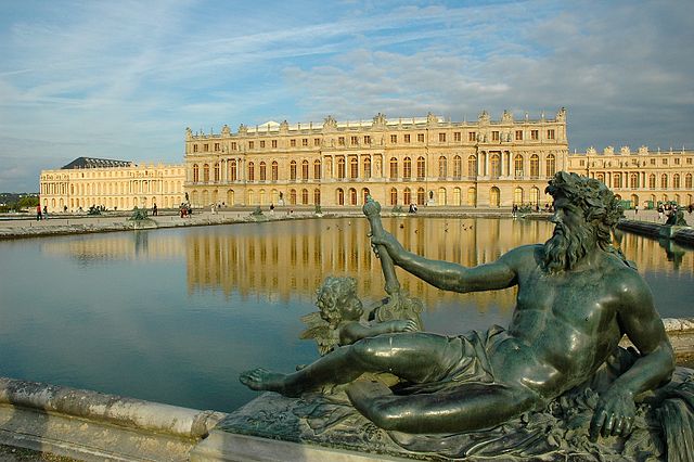 640px-Versailles_chateau