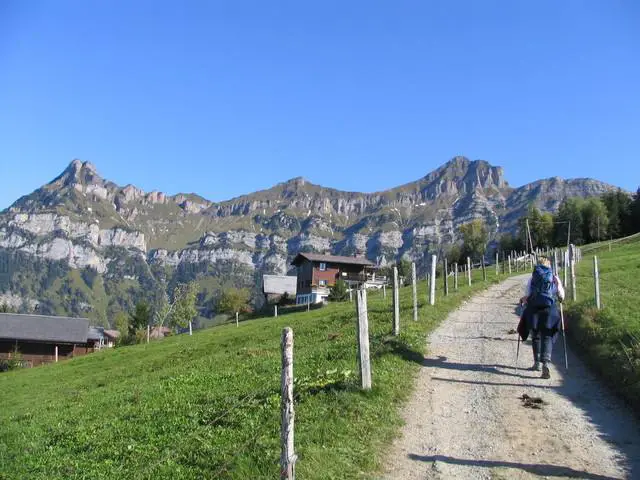 hiking-in-the-french-alps
