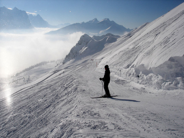 ski in french alps