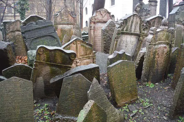 Prague top ten things to do - Jewish Cemetary