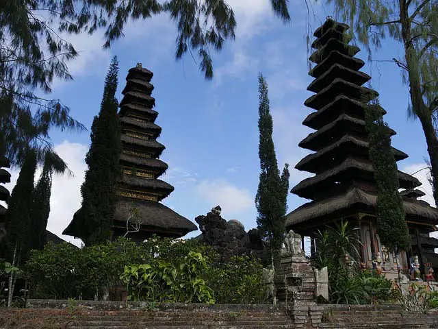 travellng with kids in bali - temples