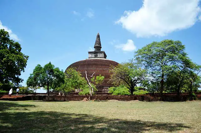 Temple Exploring in Sri Lanka - Polonnaruwa