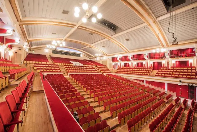 De Montfort Hall for art enthusiasts 