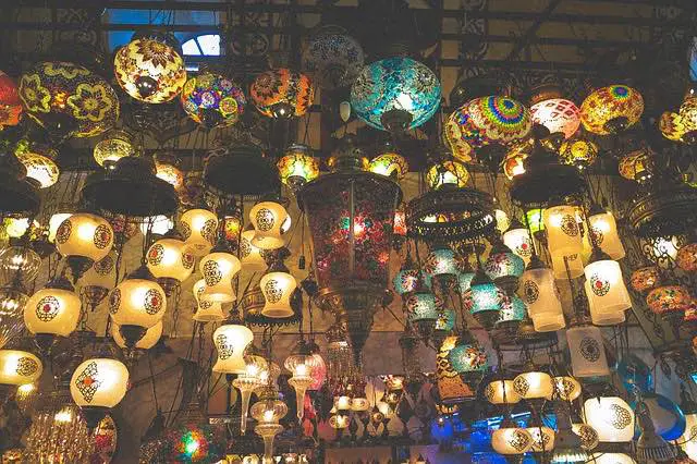 Know where to bargain for your souvenirs