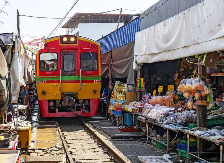 Talat-Rot-Fai-Srinakarin-Train-Market - pretravels.com