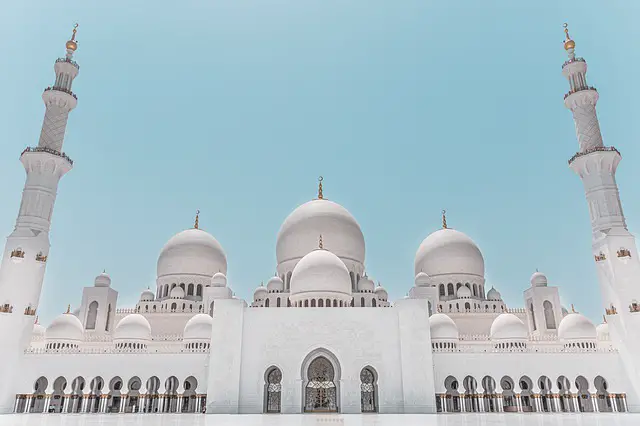 Abu Dhabi Travel Guide